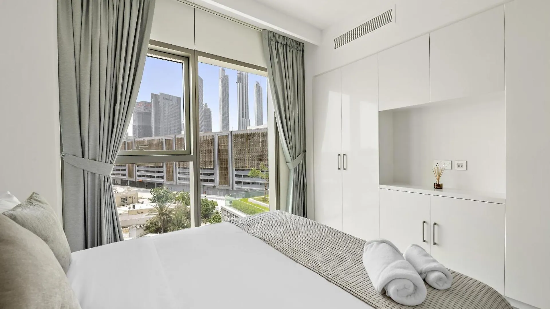 ドバイVayk - Chic 3 Bd With Burj Khalifa Views In Downtownアパートメント 0*, ドバイ